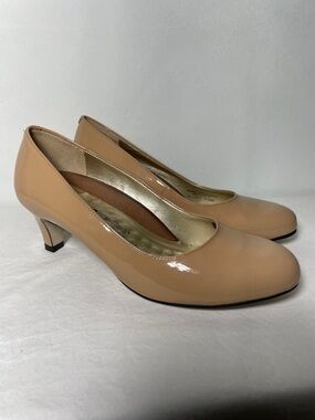 Walking Cradles Joy Pumps in Nude 8 WW